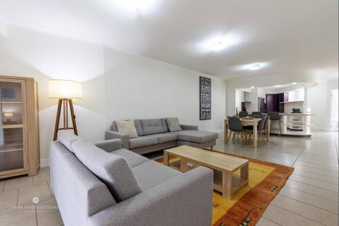 Beaches Retreat - 3 BR W Pool - 5 Min To Beach - Tourism Adelaide 2