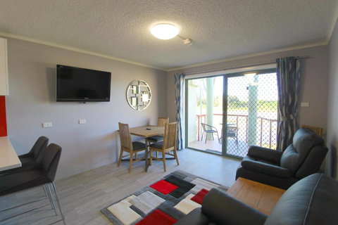 Beachfront 4, 25 Willow Street - Tourism Adelaide 3