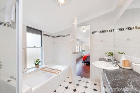 Beachfront Holiday Cottage - Tourism Adelaide 4