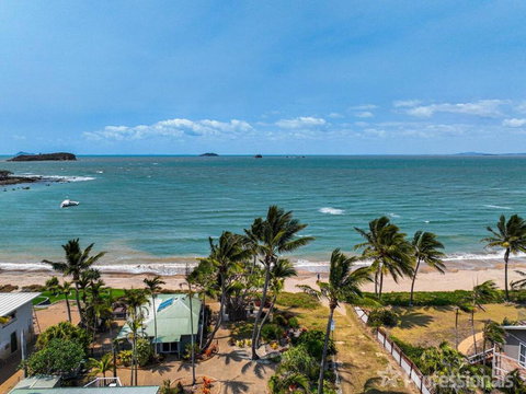 Beachfront Holiday House - Tourism Adelaide 0