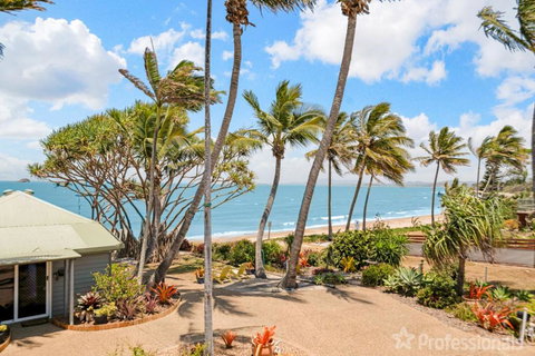 Beachfront Holiday House - Tourism Adelaide 1