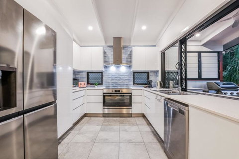 Beachlover - Tourism Adelaide 2