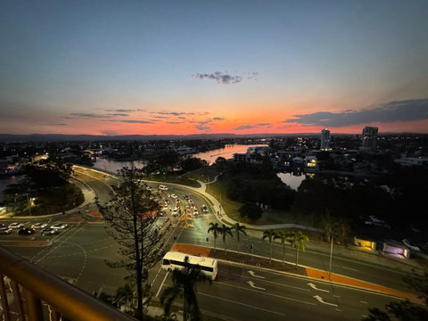 Beachside Bliss - High Floor 2 Bedroom With Stunning River Views - Tourism Adelaide 2