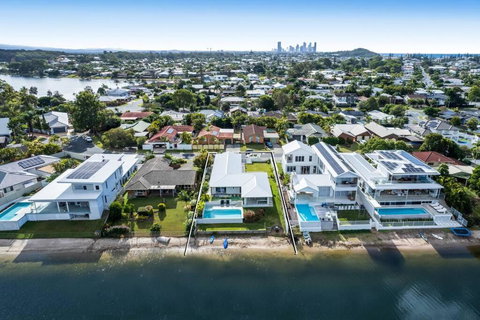 Beautiful Burleigh - Tourism Adelaide 0