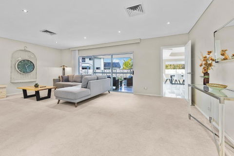 Beautiful House In Sylvania Waters - Tourism Adelaide 4