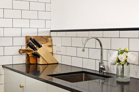 Beautiful Light Filled Apartment - Tourism Adelaide 3