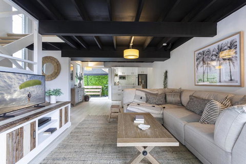 Beachside 2-Bed House With Pool, Courtyard & BBQ - Tourism Adelaide 0