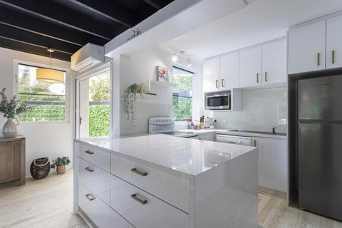 Beachside 2-Bed House With Pool, Courtyard & BBQ - Tourism Adelaide 1