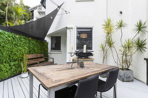 Beachside 2-Bed House With Pool, Courtyard & BBQ - Tourism Adelaide 3