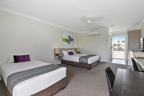 Beachside Boutique Motel Mackay - Tourism Adelaide 1