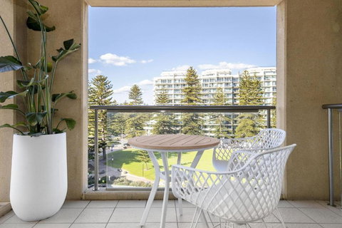 Belle Escapes - Park View Apartment At The Pier - Tourism Adelaide 1