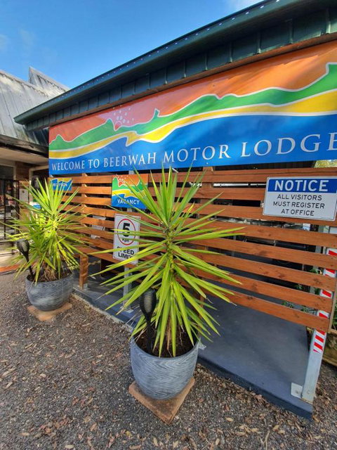 Beerwah Motor Lodge - Tourism Adelaide 0