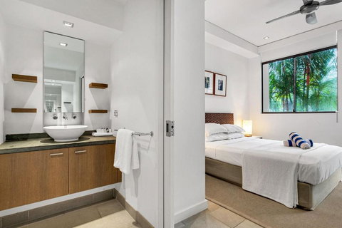 Belle Escapes 104 Swim-out Luxury Apartment In Palm Cove - Tourism Adelaide 4