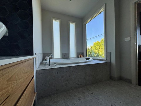 Belle Voir - Tourism Adelaide 4