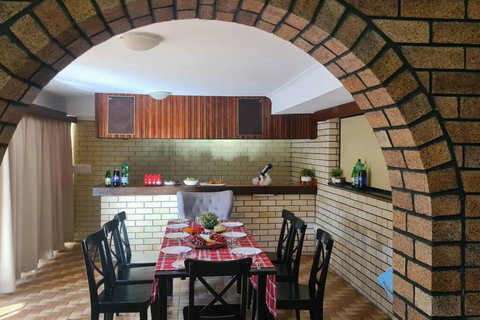 Big Holliday House With Pool - Tourism Adelaide 0