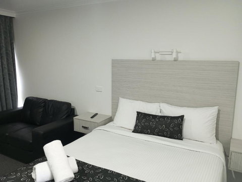 Big Valley Lakeside Paradise Motor Inn - Tourism Adelaide 1