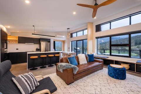 Black Diamond Crackenback - Tourism Adelaide 0