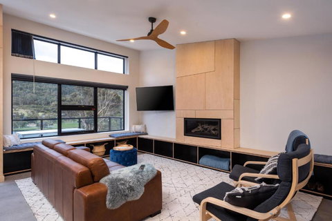 Black Diamond Crackenback - Tourism Adelaide 2