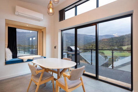 Black Diamond Crackenback - Tourism Adelaide 3