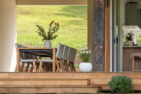 BRAND NEW Luxury Hinterland Cabin Flowing Creek2 - Tourism Adelaide 4