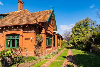 Buxton Manor with Tourism Adelaide