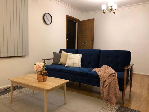 CAMPBELLTOWN HOLIDAY HOME 3 BED + FREE PARKING NCA039 - Tourism Adelaide 3