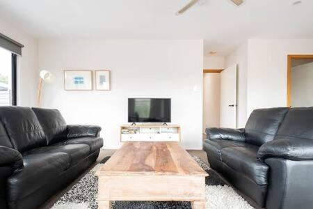 CBD Apartment With WiFi & Parking - Tourism Adelaide 3