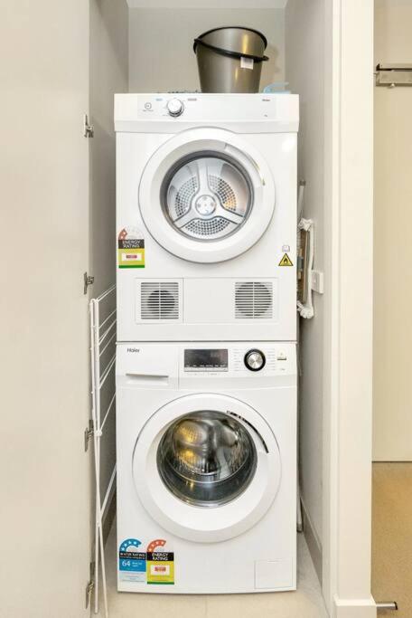 CBD Skyline 2 Bedroom Apartment - Tourism Adelaide 4