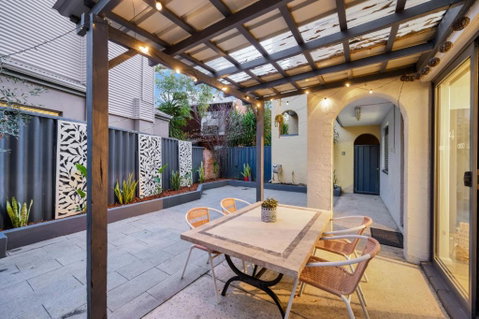 CENT29 - Riverside Retreat - Tourism Adelaide 0