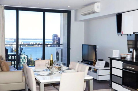 CENTRAL CBD EXEC STUNNING VIEW WIFI NETFLIX WINE - Tourism Adelaide 1