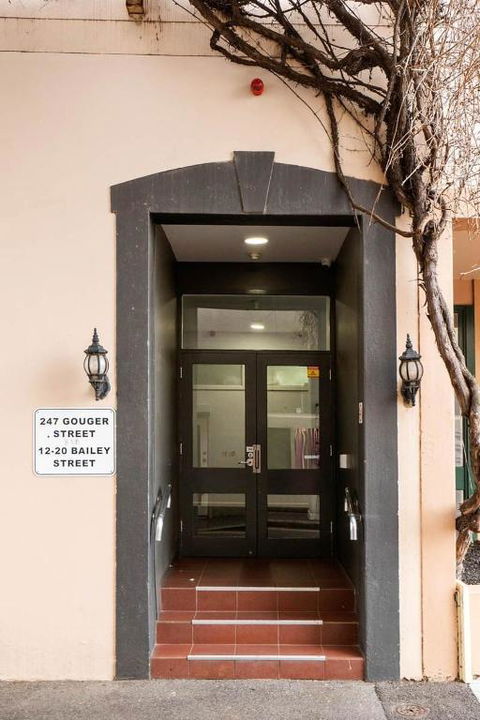 Charming City Escape Stylish CBD Suite With WiFi - Tourism Adelaide 2