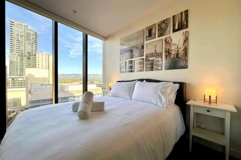 City Chic Living: 1-BR APT Overlooking Rundle Mall - Tourism Adelaide 1