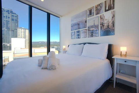 City Chic Living: 1-BR APT Overlooking Rundle Mall - Tourism Adelaide 0