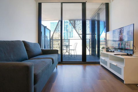 City Chic Living: 1-BR APT Overlooking Rundle Mall - Tourism Adelaide 3