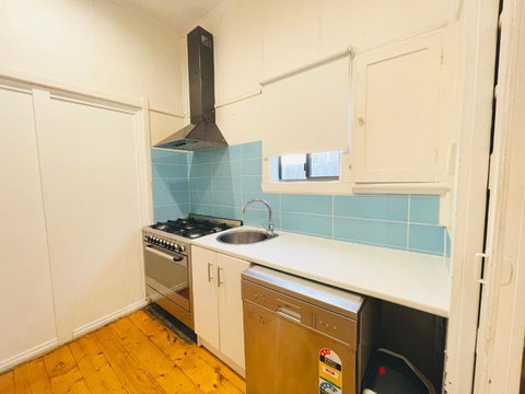 D114 Victorian Central Stay - Tourism Adelaide 4