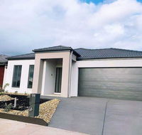 4Bed 2Bath Cozy Guesthouse in Tarneit - Tourism Adelaide