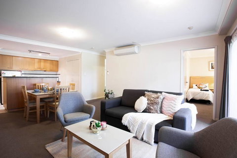 A Comfy 2BR Home, Top Location, FREE Parking - Tourism Adelaide 1