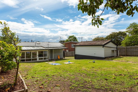 A Wave From It All - Tourism Adelaide 3