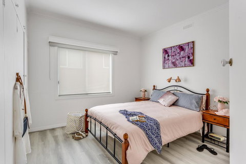 A Wave From It All - Tourism Adelaide 0