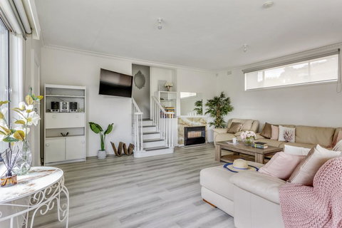 A Wave From It All - Tourism Adelaide 2