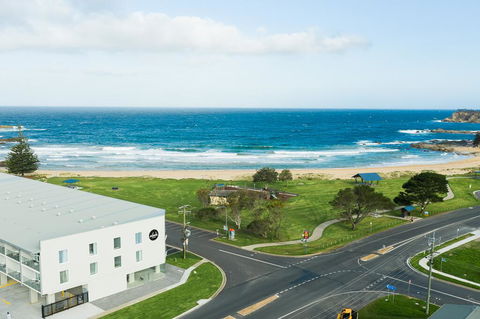 Abode Malua Bay - Tourism Adelaide 3