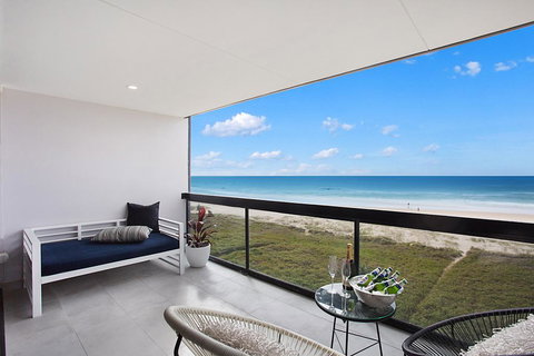 Absolute Beach Front Renovated 3 Bdrm 2 Bath App - Tourism Adelaide 2
