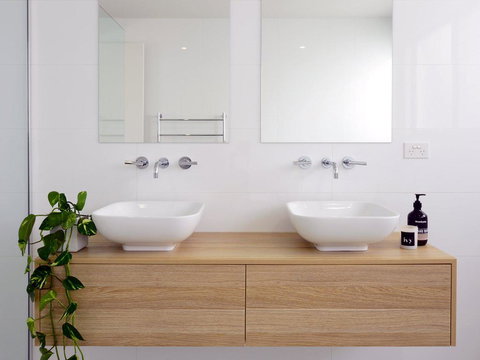 Absolute Waterfront - Tourism Adelaide 2