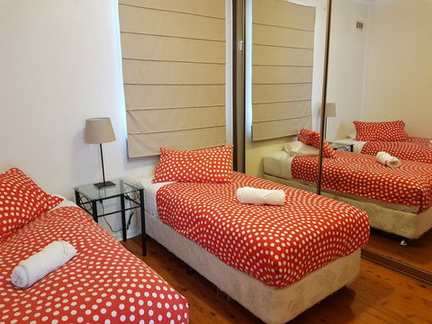 Accommodation Sydney North Shore: Frenchs Forest 3 Bedroom House - Tourism Adelaide 3