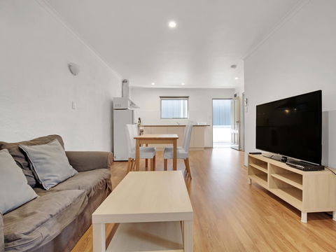 Adelaide Holiday Homes - Tourism Adelaide 2
