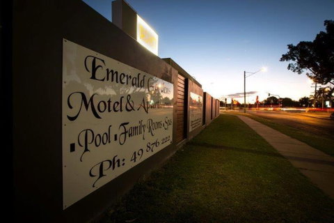 Emerald Gardens Motel & Apartments - Tourism Adelaide 0