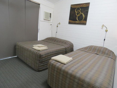 Emerald Gardens Motel & Apartments - Tourism Adelaide 4
