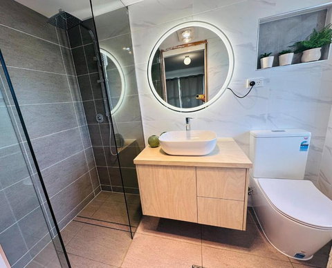 Executive CBD Apartment-Spacious & Modern Comforts - Tourism Adelaide 3