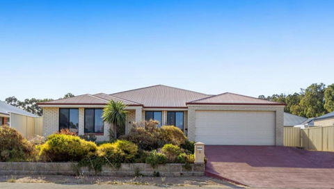 Executive Escape 4 Bedroom Home - Tourism Adelaide 0