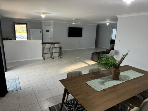 Executive Escape 4 Bedroom Home - Tourism Adelaide 2
